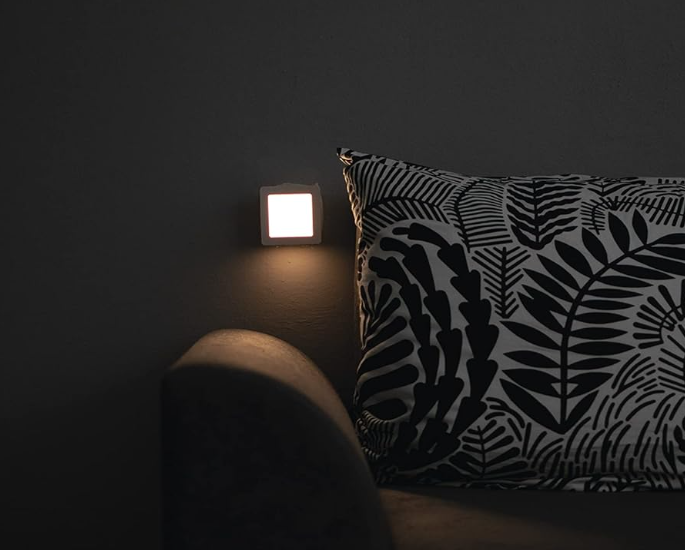 EMOS LED Nachtlicht Steckdose mit Dämmerungssensor und Schalter, einstellbare He