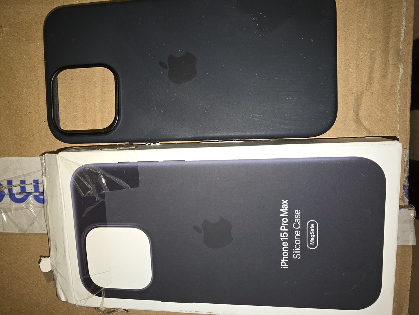 Apple Silikon Case mit MagSafe für iPhone 15 Pro Max - Schwarz