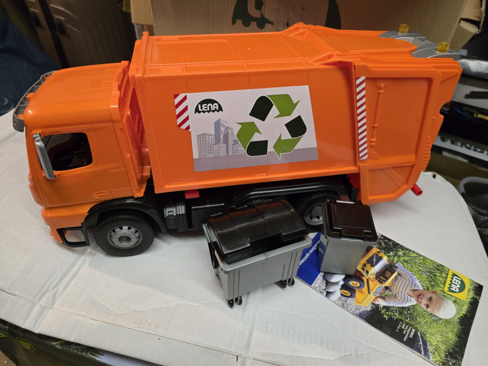 Lena 4614 Worxx Müllauto Mercedes Benz Arocs, Spielauto ca. 53 cm