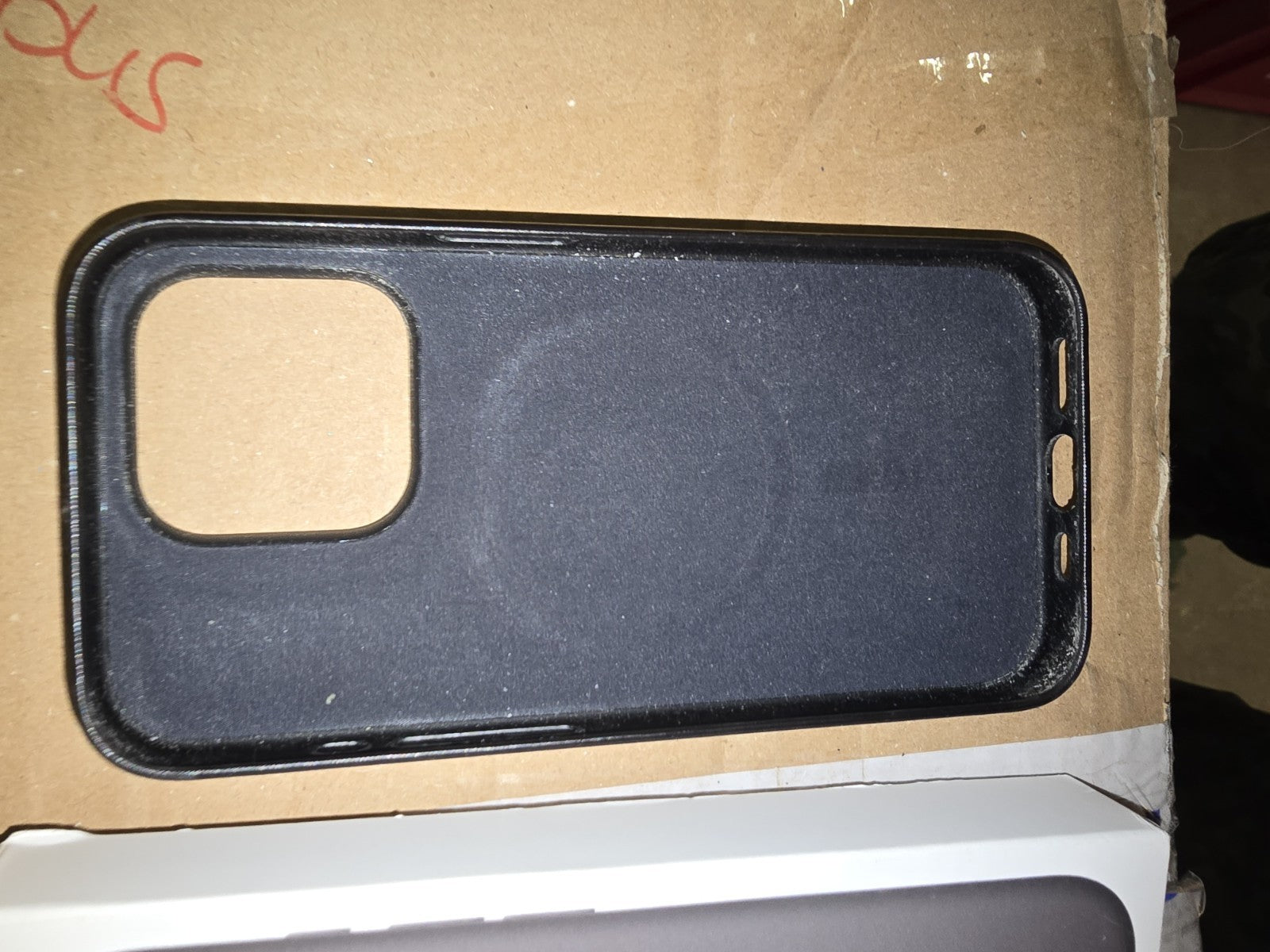 Stoßfeste Silikonhülle für iPhone 16 Pro