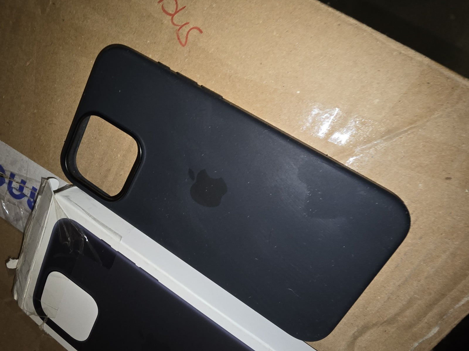 Apple Silikon Case mit MagSafe für iPhone 15 Pro Max - Schwarz