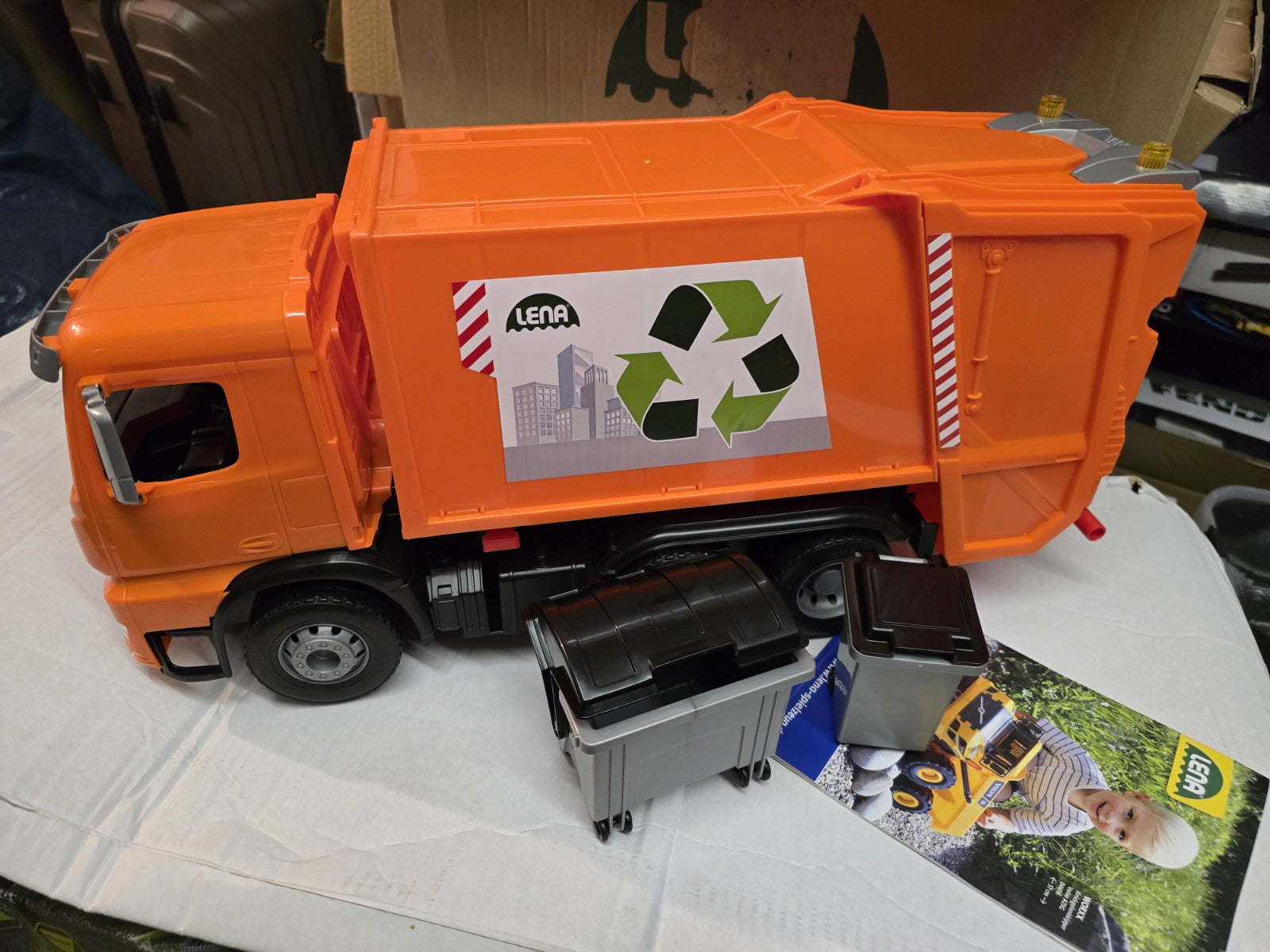 Lena 4614 Worxx Müllauto Mercedes Benz Arocs, Spielauto ca. 53 cm